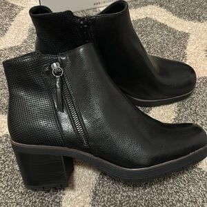 Baretraps heeled boots